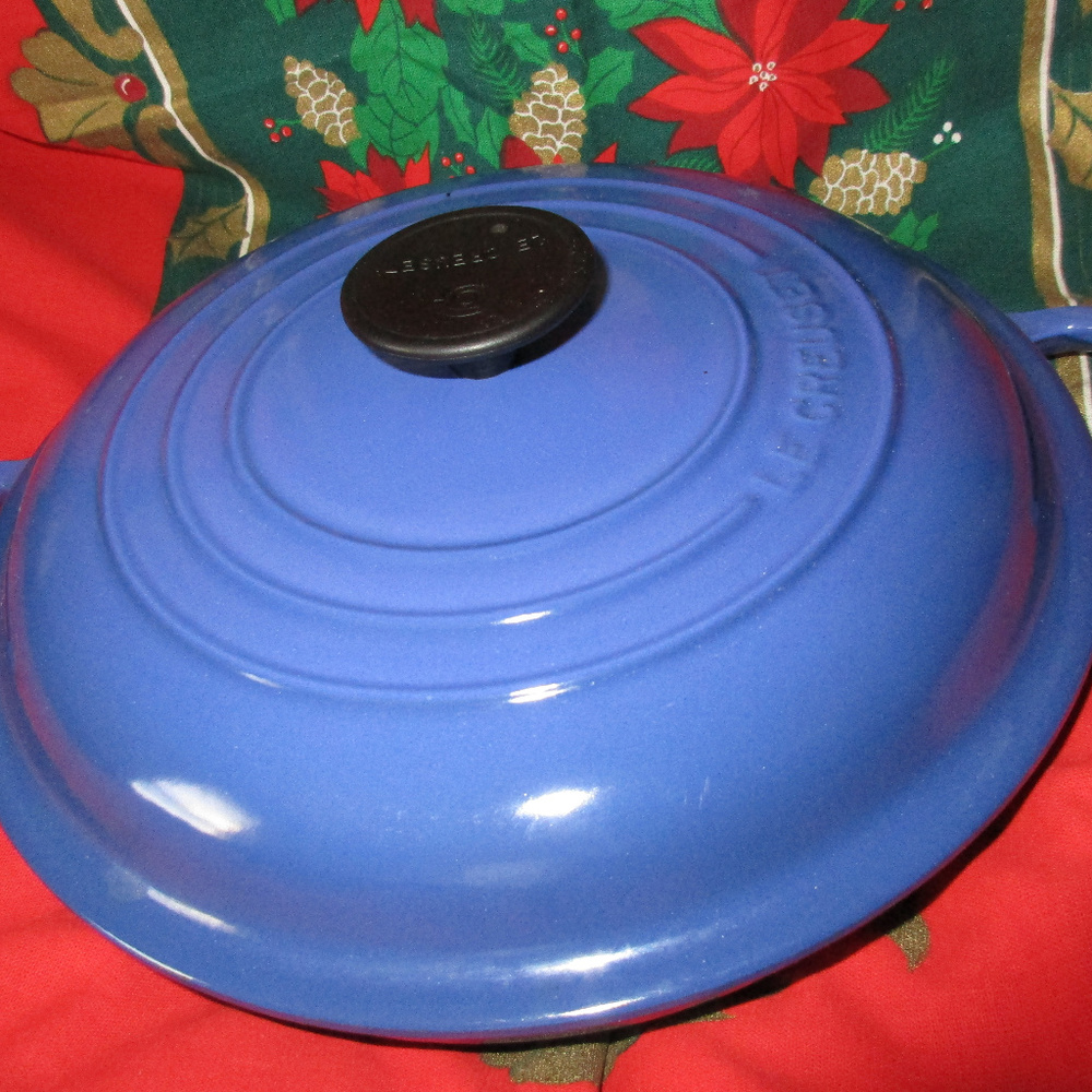 LE CRUESET BLUE BRAISER DUTCH OVEN 2.5 QT BLUE ***